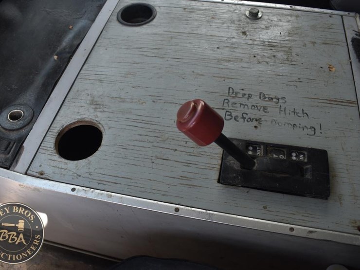 1999-freightliner-fl60-image-59