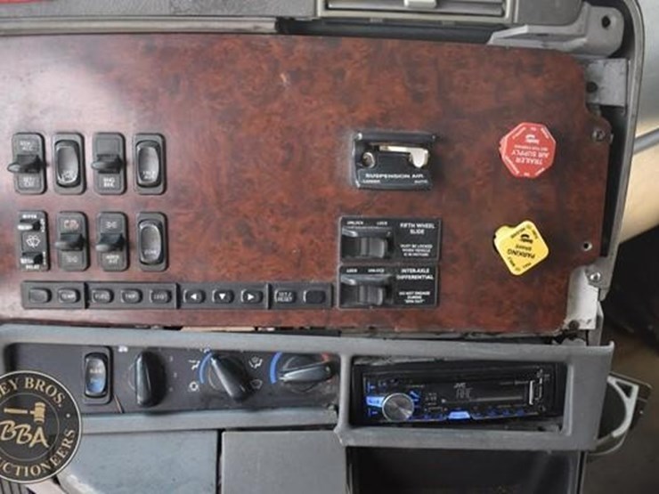 1997-freightliner-century-120-image-74