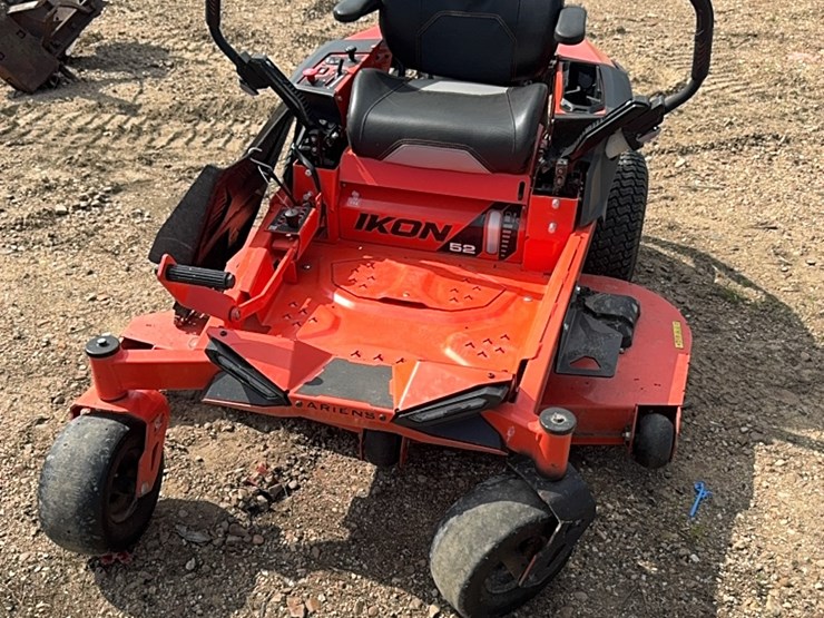 ariens-ikon-52-inch-deck-image-1