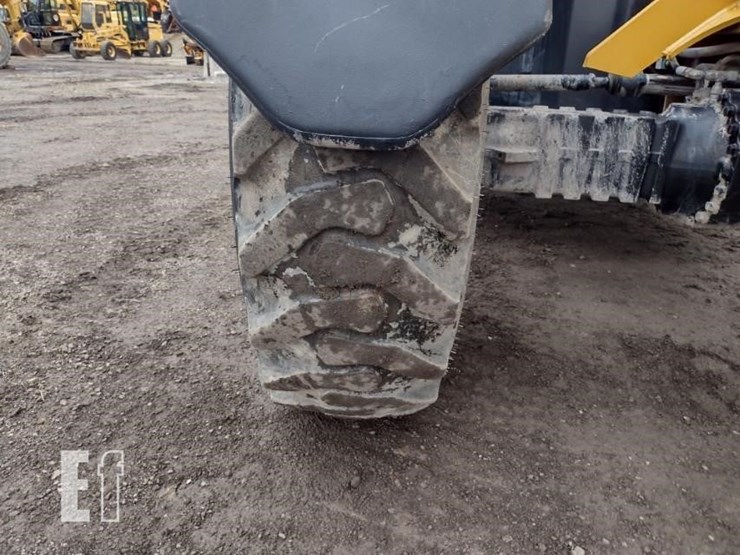 2015-caterpillar-tl943c-image-22