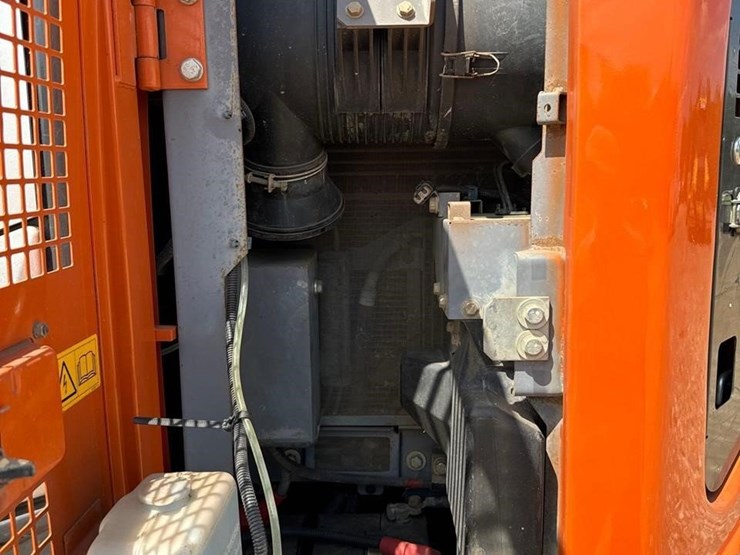 2021-hitachi-zx135us-6-image-16