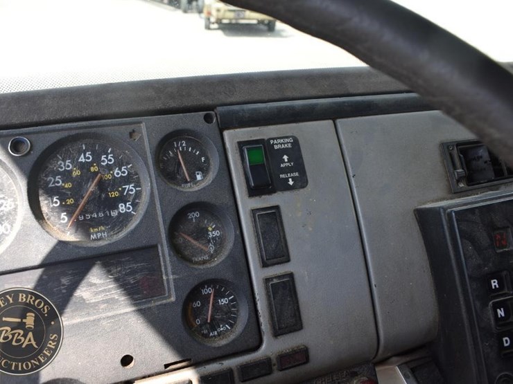 1999-freightliner-fl60-image-60