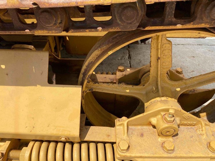 caterpillar-15-ag-crawler-image-23