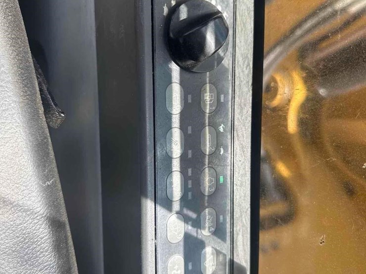 2015-caterpillar-335f-lcr-image-32