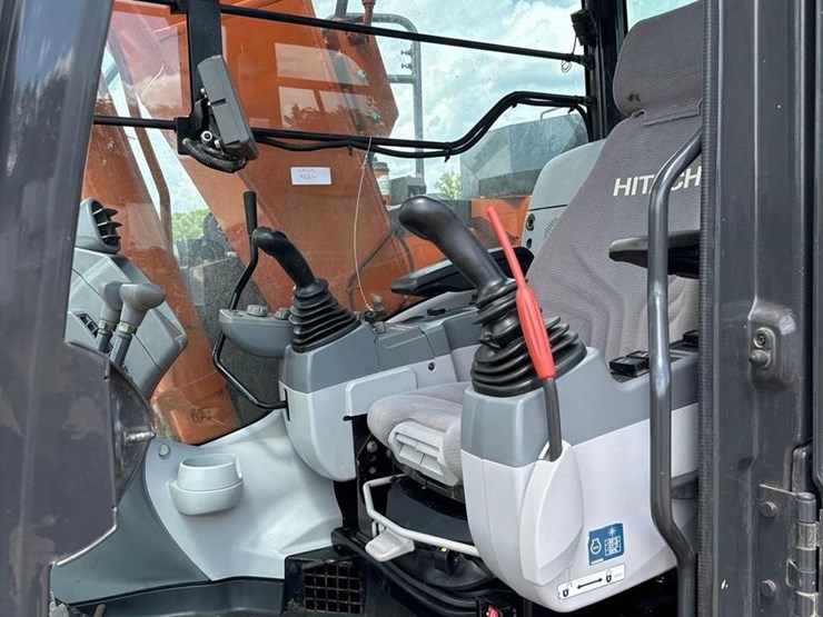 2021-hitachi-zx135us-6-image-19