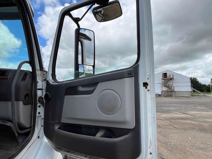2007-volvo-vnl-truck-tractor-image-13