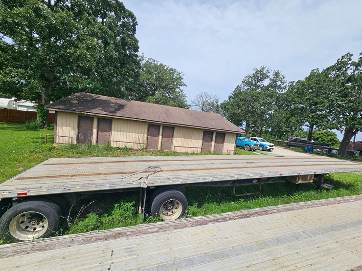 2005-utility-48'-x-102"-image-15
