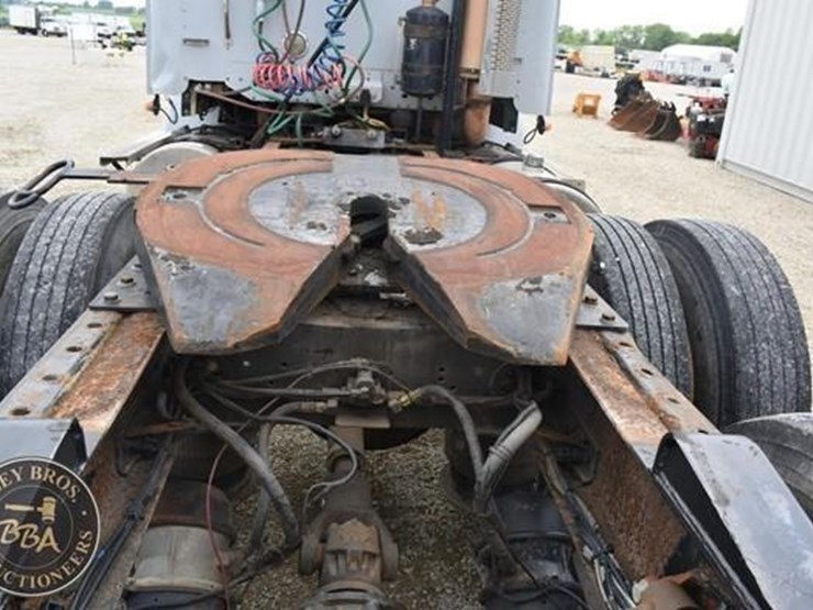 2002-freightliner-century-112-image-25