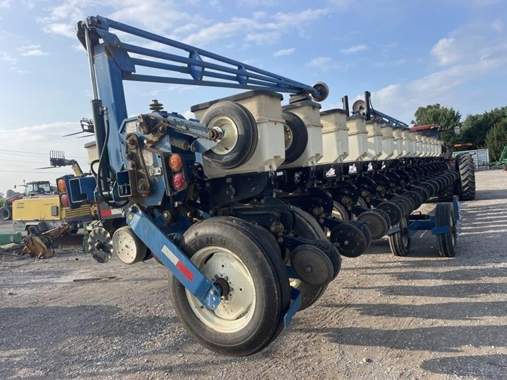 2001-kinze-3600-image-13