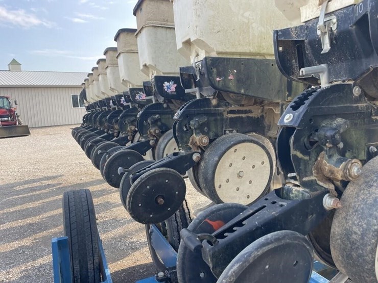 2001-kinze-3600-image-24