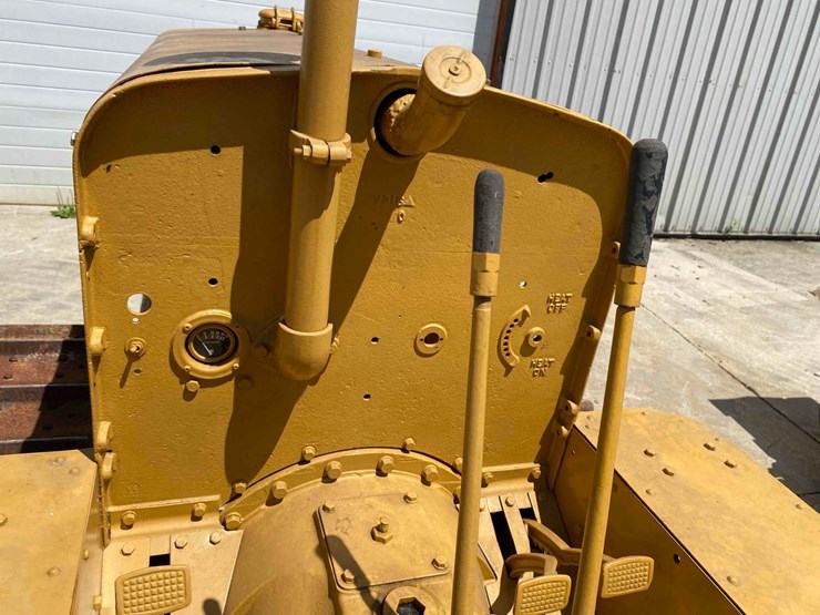 caterpillar-15-ag-crawler-image-18
