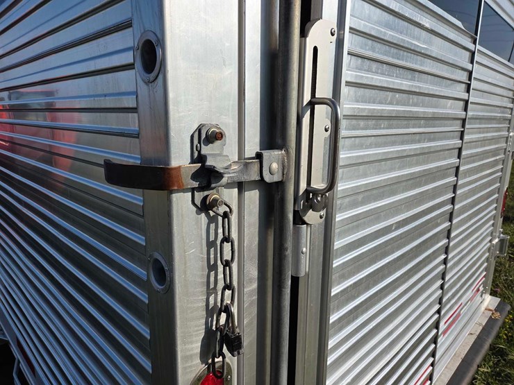 2017-8'x24'-eby-aluminum-livestock-trailer-image-21