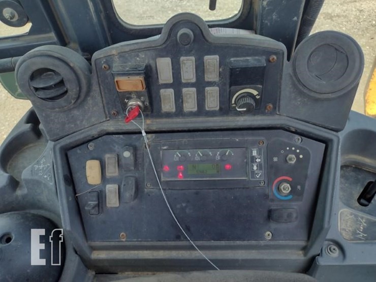 2010-deere-310j-image-7