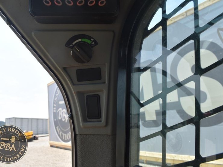 2015-caterpillar-272d2-image-45