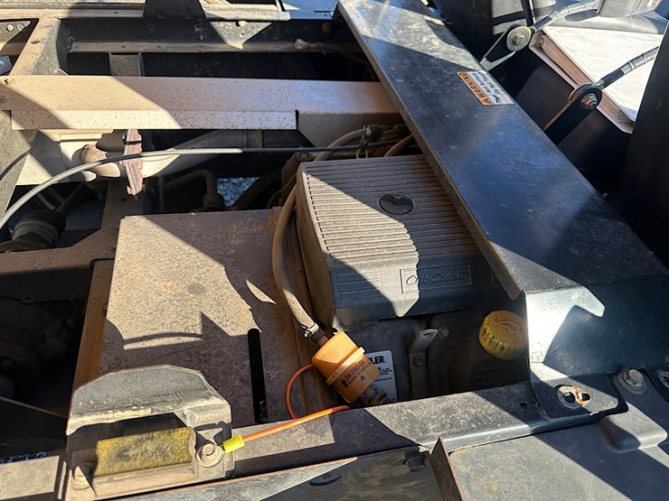 cub-cadet-c466-side-by-side-image-15