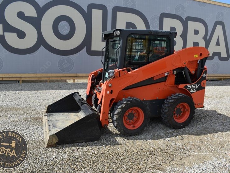 2020-kubota-ssv65-image-3