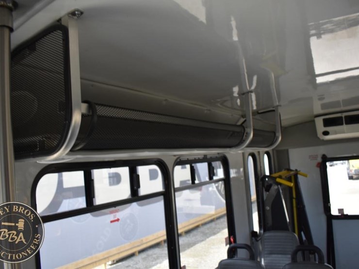 2014-ford-e350-image-33