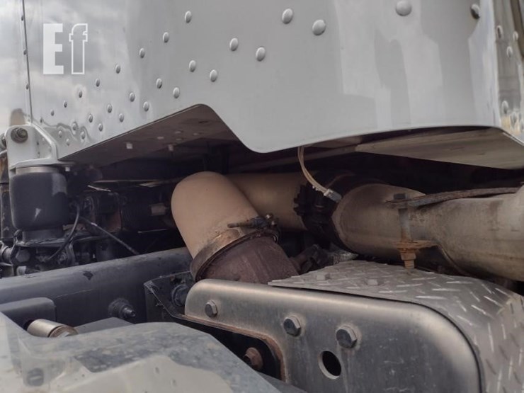 2016-peterbilt-367-image-37