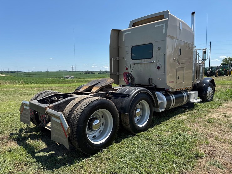 1999-peterbilt-379-image-4
