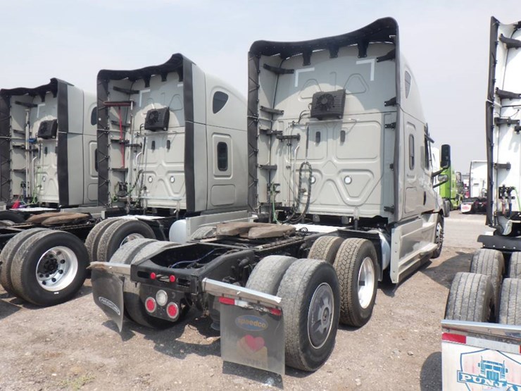 2024-freightliner-cascadia-126-image-5