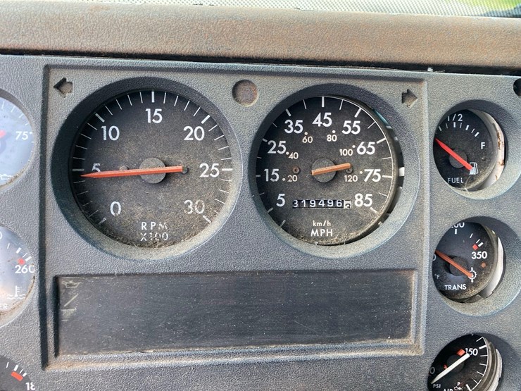 1998-freightliner-fl70-image-47