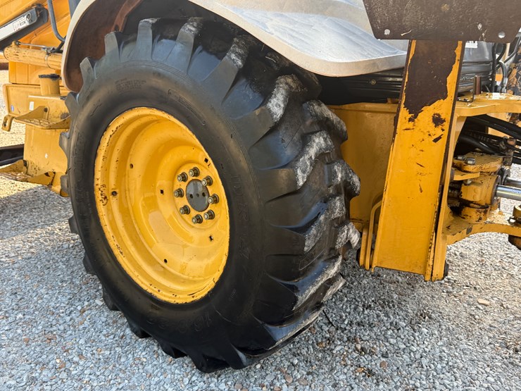 new-holland-555e-image-33