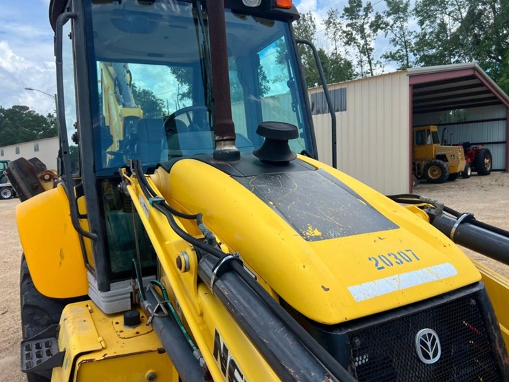 2011-new-holland-b95b-image-8