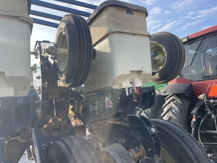 2001-kinze-3600-image-26