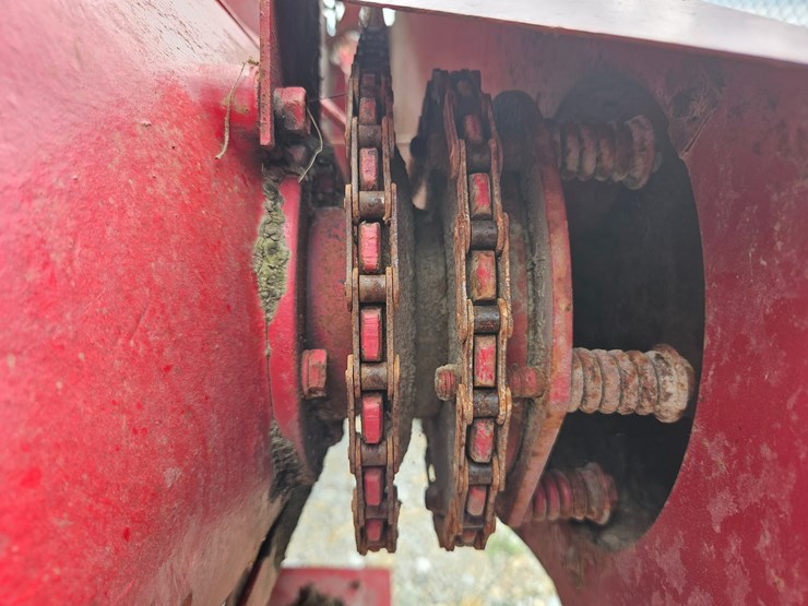 new-holland-310-image-23
