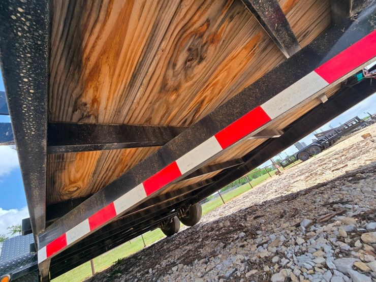 new-2022-load-trail-ch-83in-x-18ft-equipment-trailer-image-14