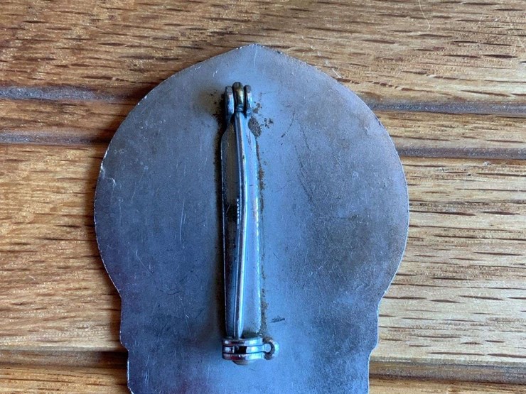 john-deere-tractor-employee-badge-image-2