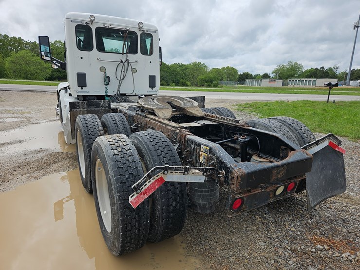 2014-peterbilt-579-image-9