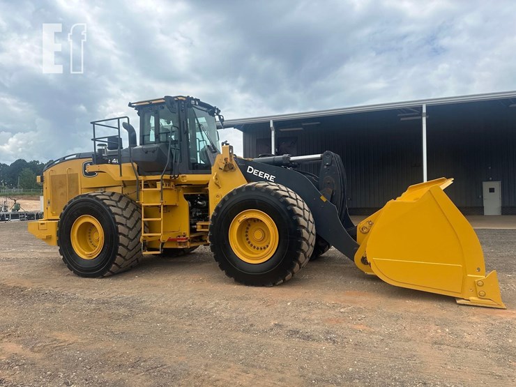 2020-deere-844l-image-1