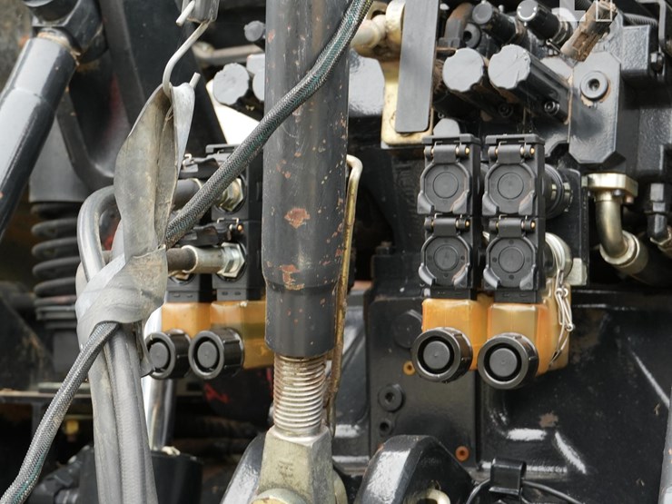 2004-case-ih-mxm175-image-10