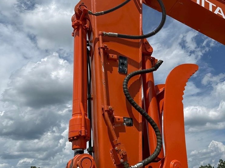 2021-hitachi-zx135us-6-image-10