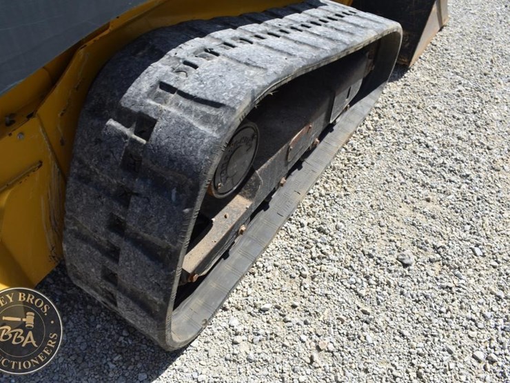2019-deere-325g-image-47