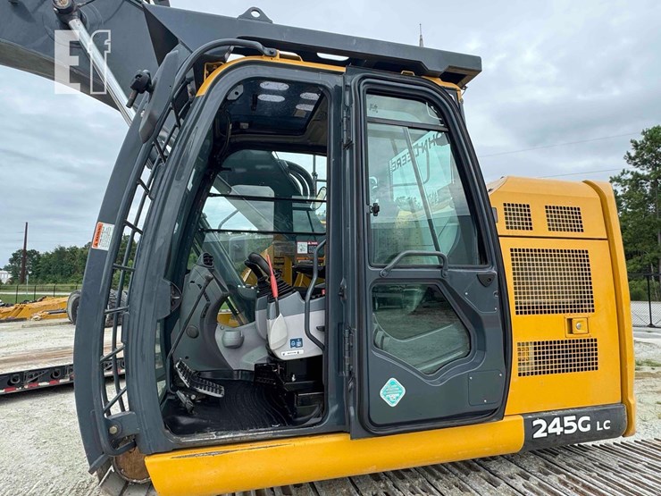 2021-deere-245g-lc-image-19