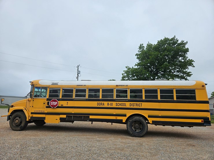 2005-freightliner-fs65-image-11