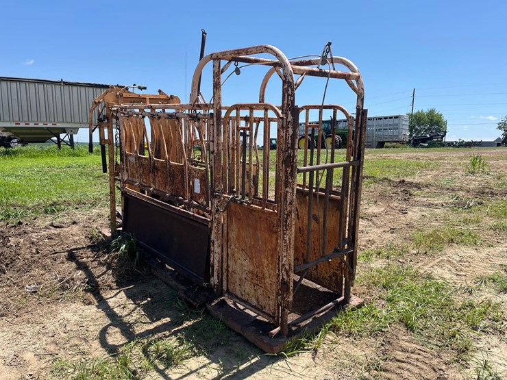 for-most-cattle-chute-image-4
