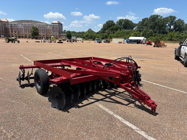 #24-•-ih-pull-type-disk--12ft-image-1