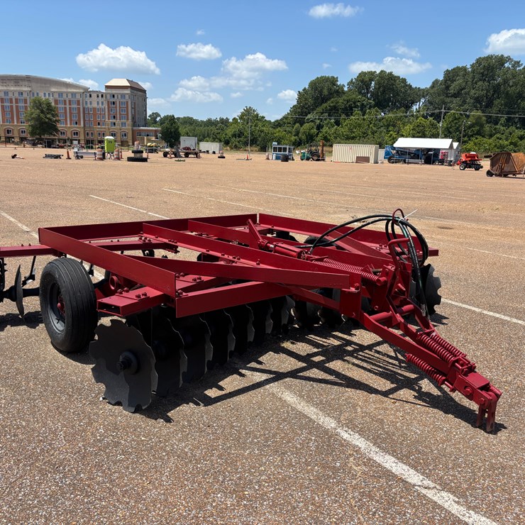 #24 • IH Pull Type Disk- 12ft