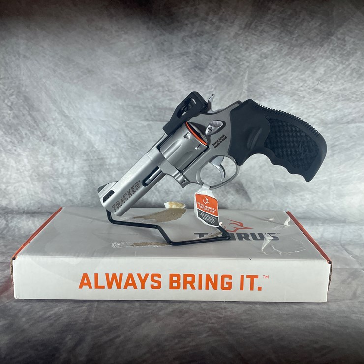 #4371 • Taurus M627 Tracker 357 Mag Revolver, SN: AEM939894