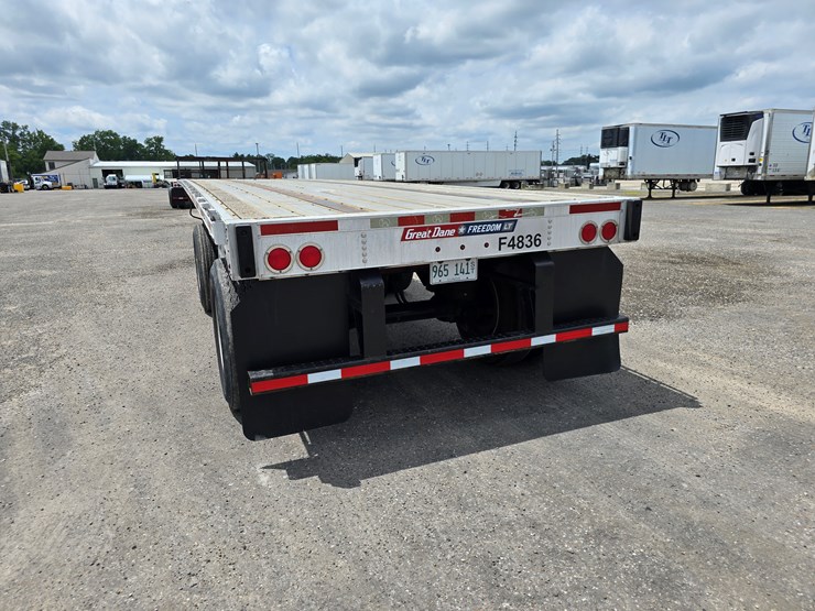 2015-great-dane-48'-x-102"-image-31