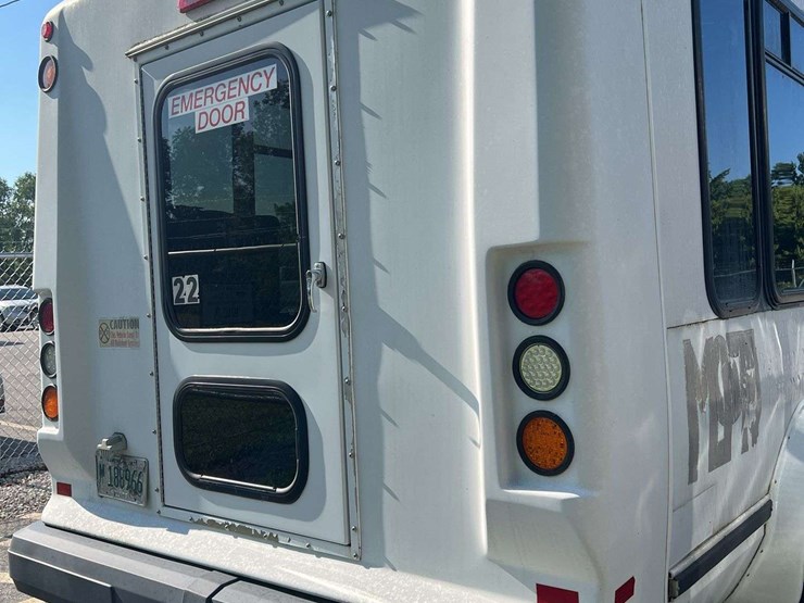 2011-ford-e350-image-4