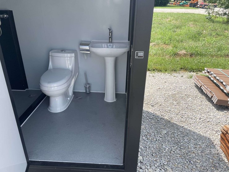 portable-washroom-image-12