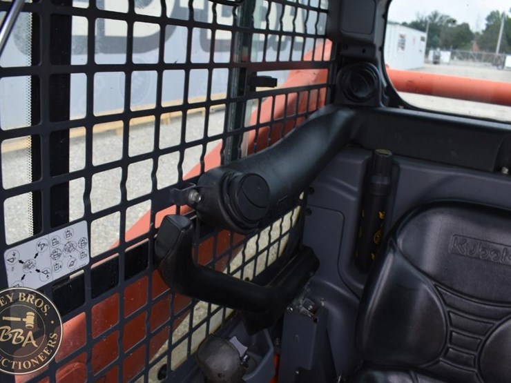 2017-kubota-ssv65-image-50