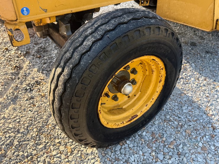 new-holland-555e-image-26