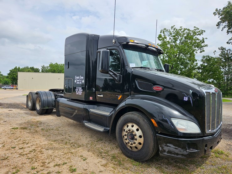 2018-peterbilt-579-image-35