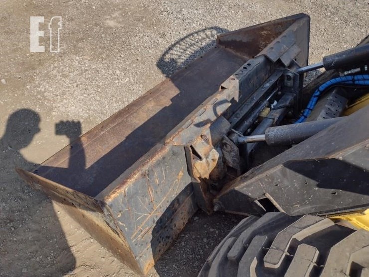 new-holland-l185-image-18