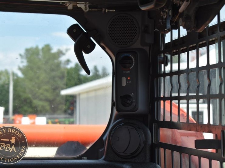 2020-kubota-ssv65-image-39